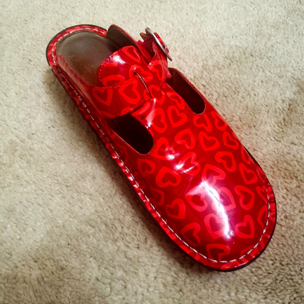 Algeria  hot pink size 10